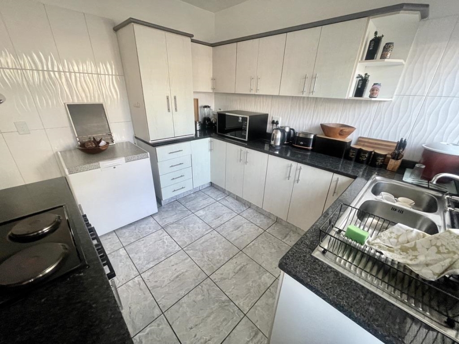 To Let 4 Bedroom Property for Rent in La Lucia KwaZulu-Natal