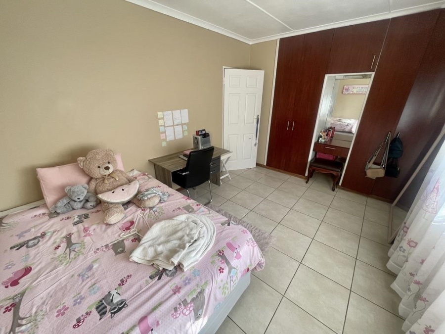 To Let 4 Bedroom Property for Rent in La Lucia KwaZulu-Natal
