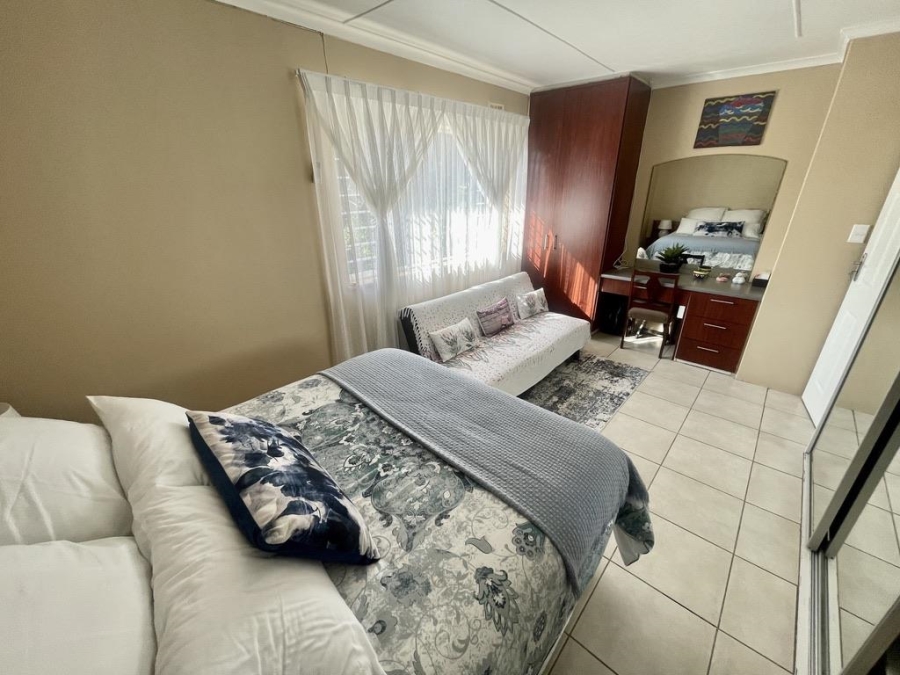 To Let 4 Bedroom Property for Rent in La Lucia KwaZulu-Natal