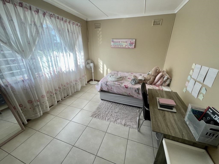 To Let 4 Bedroom Property for Rent in La Lucia KwaZulu-Natal