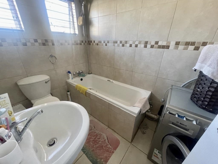To Let 4 Bedroom Property for Rent in La Lucia KwaZulu-Natal