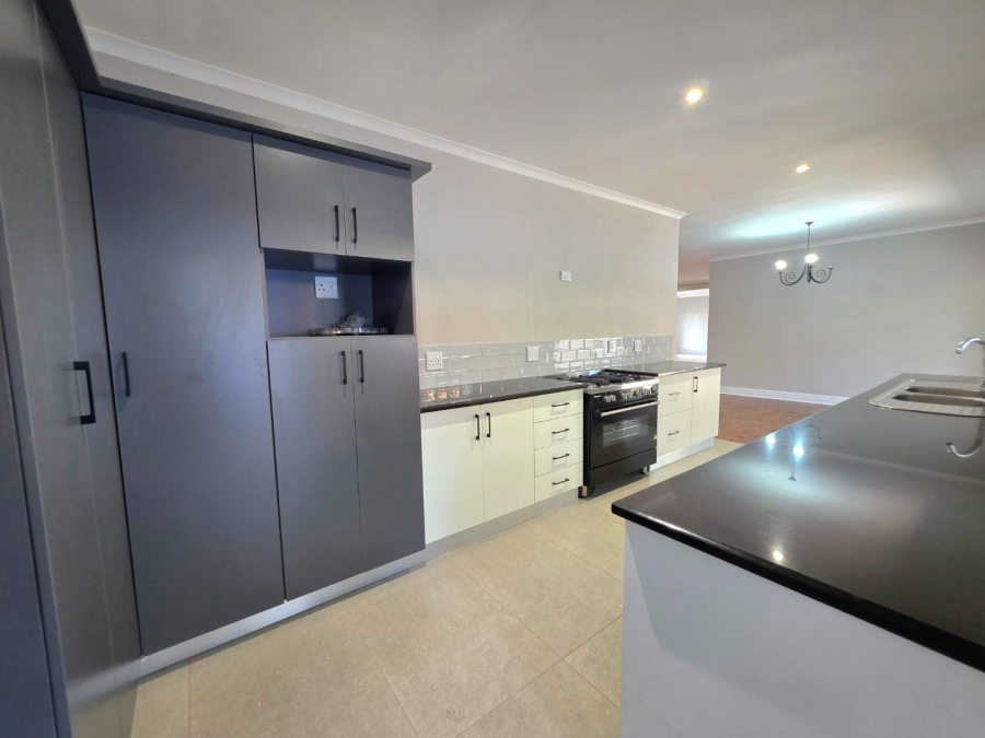 4 Bedroom Property for Sale in Kloof KwaZulu-Natal