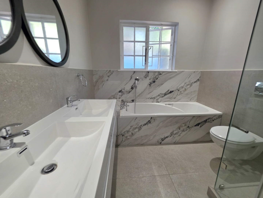 4 Bedroom Property for Sale in Kloof KwaZulu-Natal
