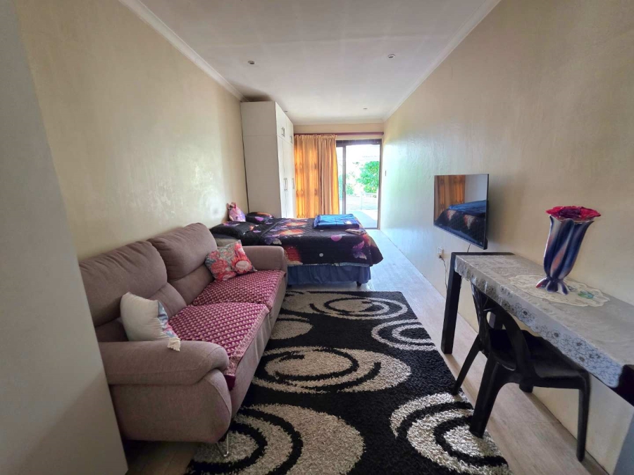 6 Bedroom Property for Sale in Northdene KwaZulu-Natal