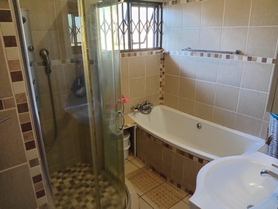 4 Bedroom Property for Sale in Meer En See KwaZulu-Natal