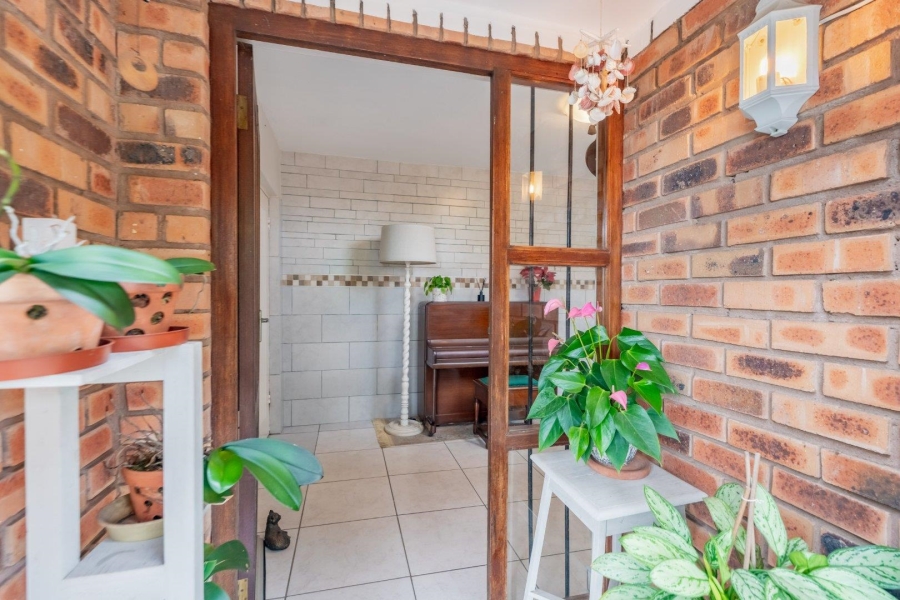 2 Bedroom Property for Sale in Kloof KwaZulu-Natal