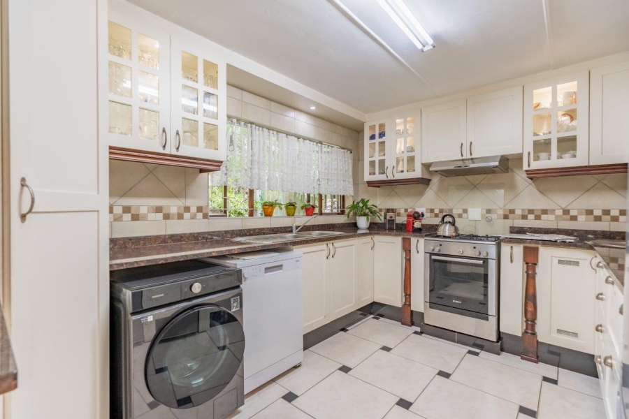 2 Bedroom Property for Sale in Kloof KwaZulu-Natal