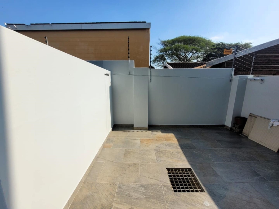 To Let 2 Bedroom Property for Rent in Durban North KwaZulu-Natal
