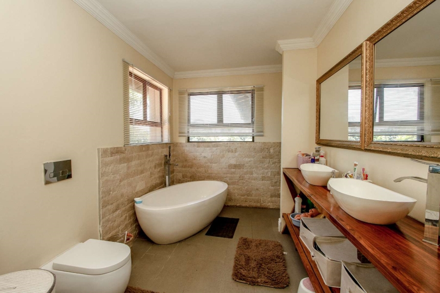 To Let 5 Bedroom Property for Rent in Herrwood Park KwaZulu-Natal