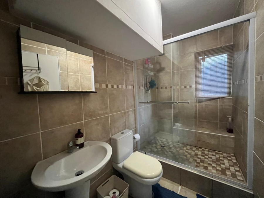 2 Bedroom Property for Sale in Amanzimtoti KwaZulu-Natal