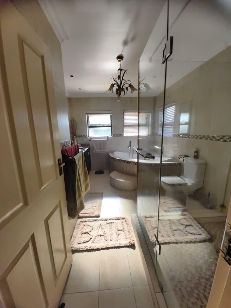 4 Bedroom Property for Sale in Veld En Vlei KwaZulu-Natal