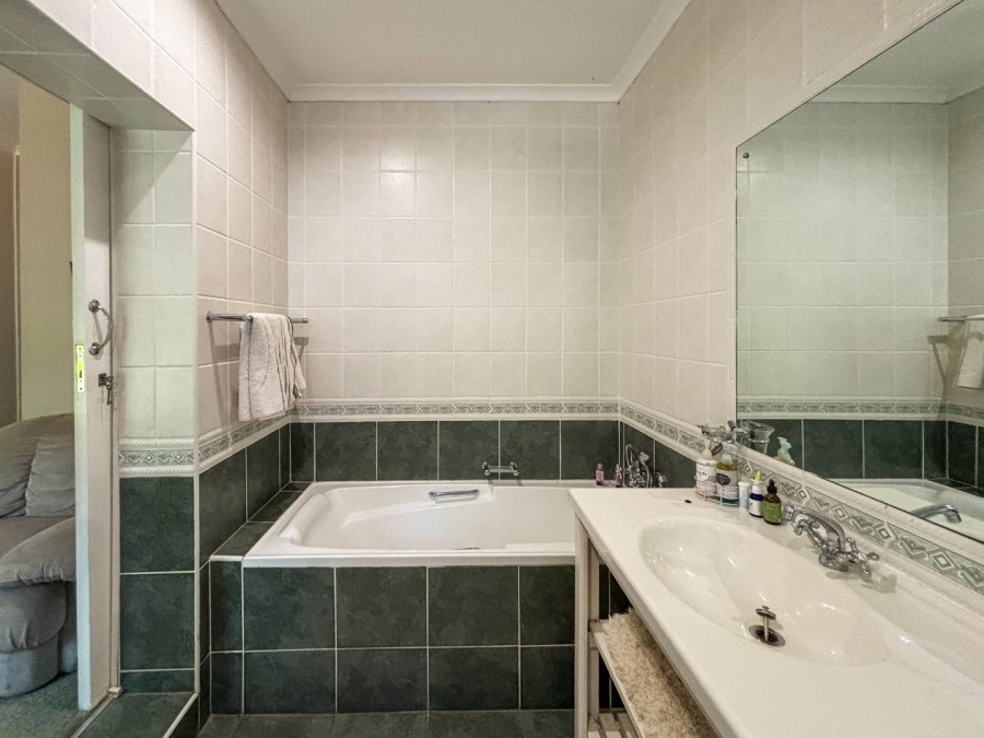 5 Bedroom Property for Sale in Oak Park KwaZulu-Natal