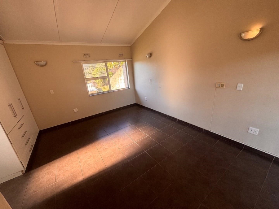 To Let 4 Bedroom Property for Rent in Chiltern Hills KwaZulu-Natal