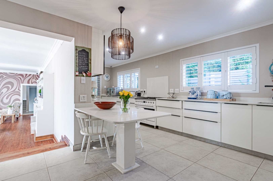 8 Bedroom Property for Sale in Kloof KwaZulu-Natal
