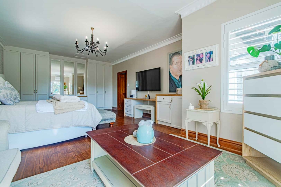 8 Bedroom Property for Sale in Kloof KwaZulu-Natal