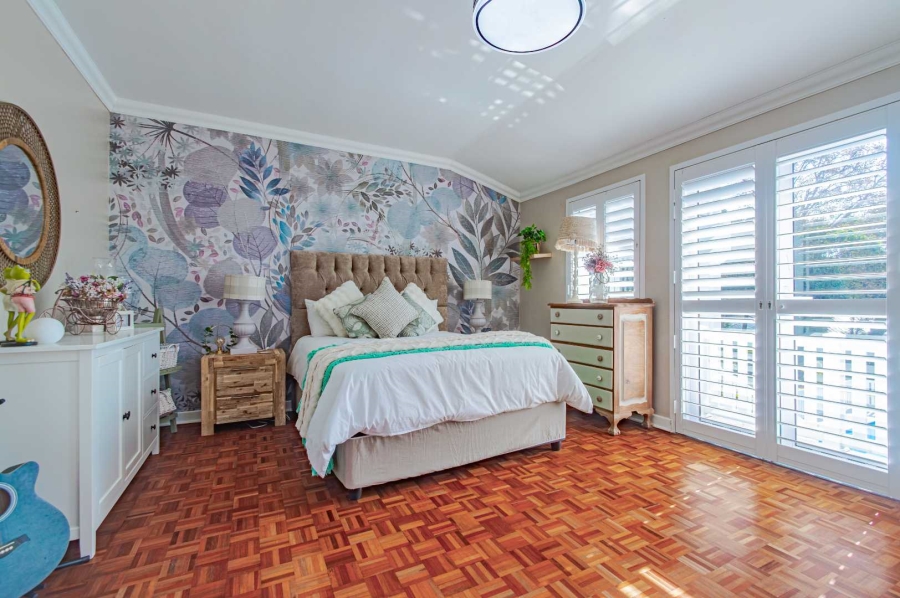 8 Bedroom Property for Sale in Kloof KwaZulu-Natal