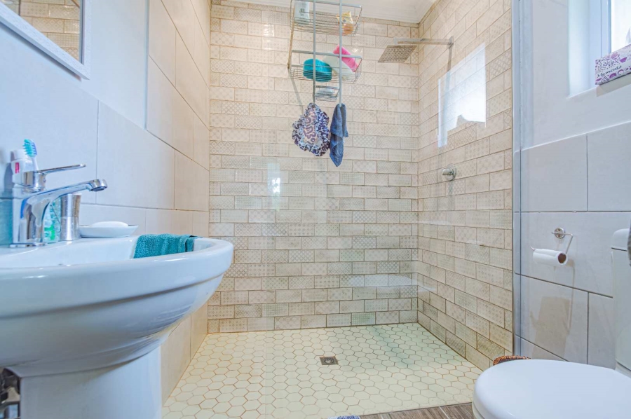 8 Bedroom Property for Sale in Kloof KwaZulu-Natal