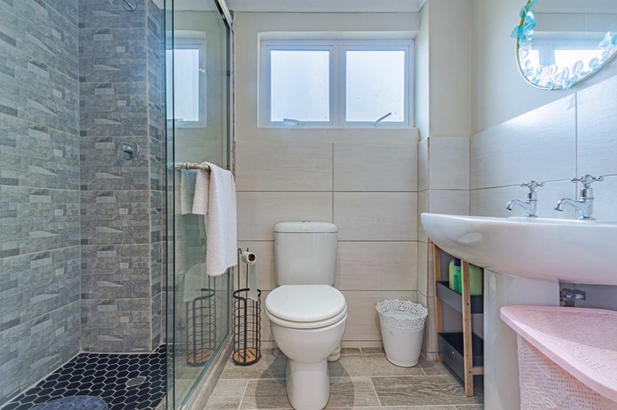 8 Bedroom Property for Sale in Kloof KwaZulu-Natal