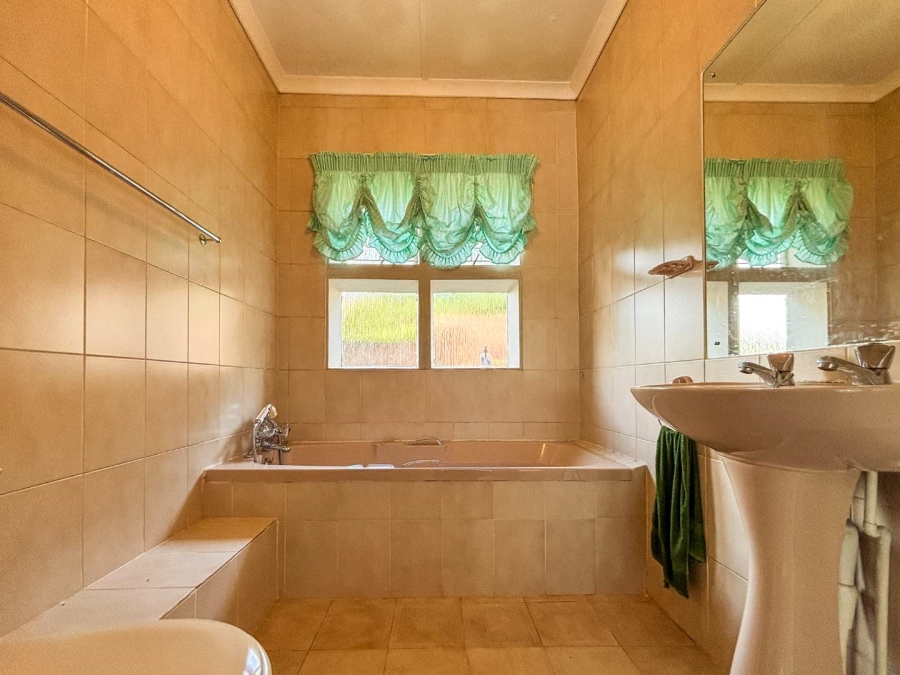 5 Bedroom Property for Sale in Worlds View KwaZulu-Natal