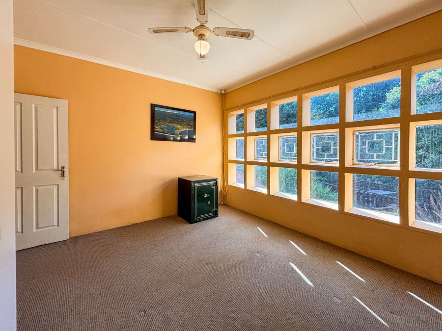 5 Bedroom Property for Sale in Worlds View KwaZulu-Natal