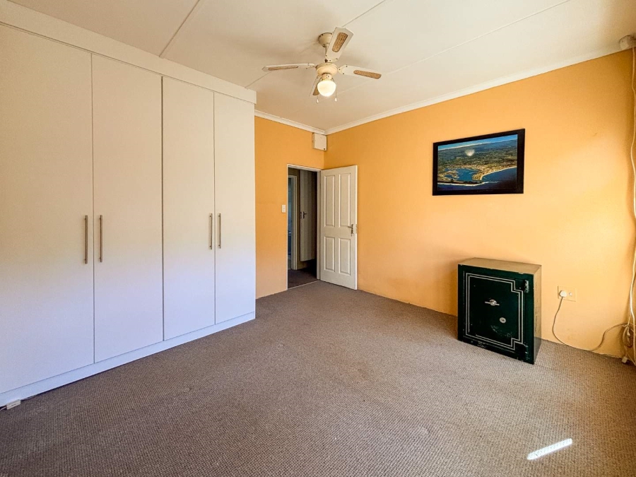 5 Bedroom Property for Sale in Worlds View KwaZulu-Natal