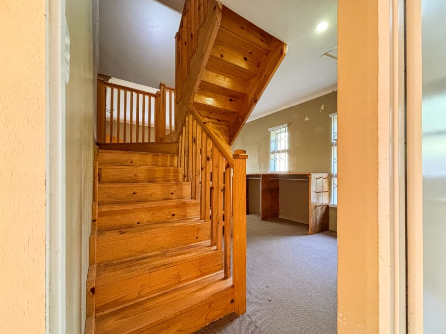 5 Bedroom Property for Sale in Worlds View KwaZulu-Natal