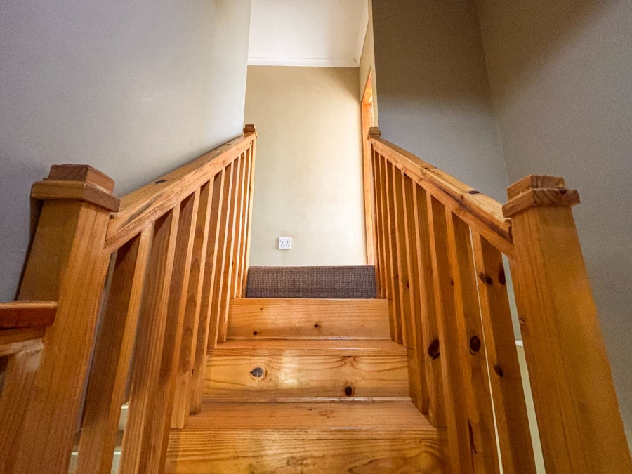 5 Bedroom Property for Sale in Worlds View KwaZulu-Natal