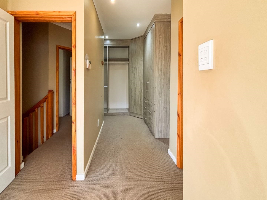 5 Bedroom Property for Sale in Worlds View KwaZulu-Natal