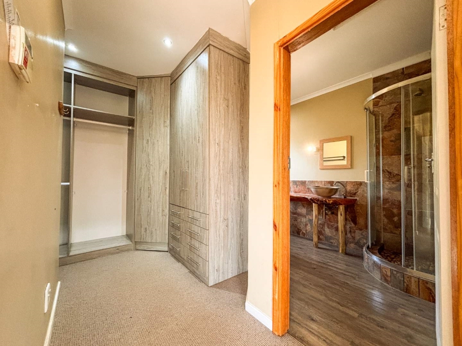 5 Bedroom Property for Sale in Worlds View KwaZulu-Natal