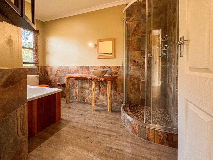 5 Bedroom Property for Sale in Worlds View KwaZulu-Natal