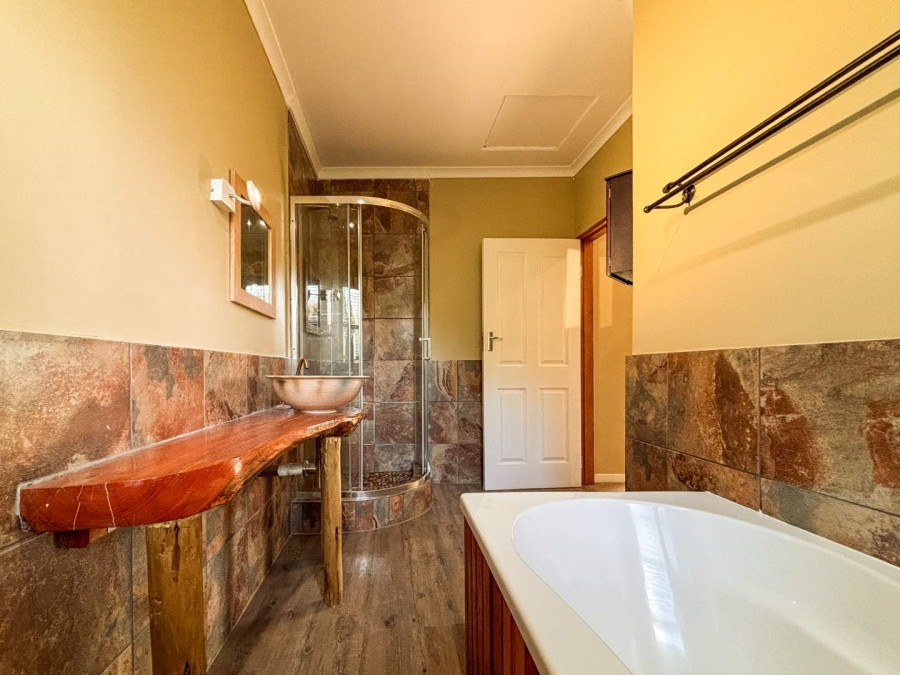 5 Bedroom Property for Sale in Worlds View KwaZulu-Natal
