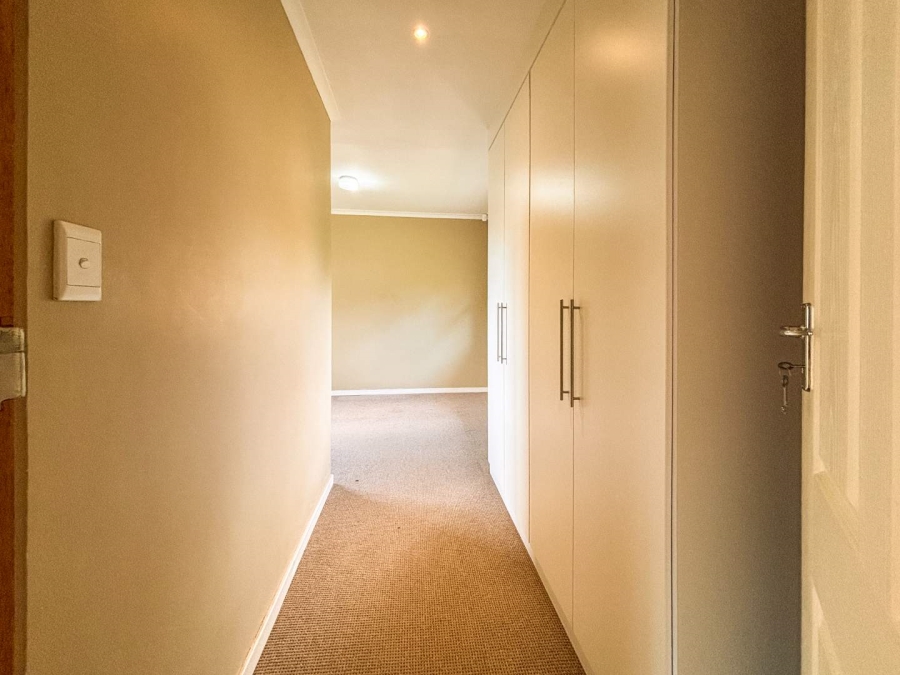 5 Bedroom Property for Sale in Worlds View KwaZulu-Natal