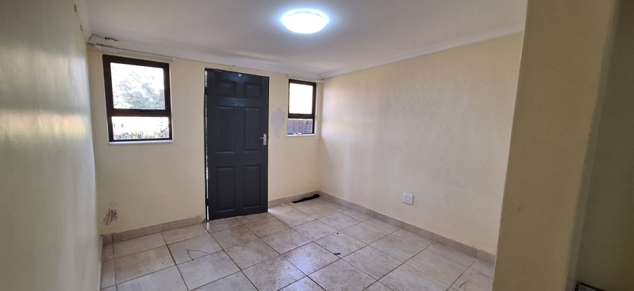 To Let 2 Bedroom Property for Rent in Crestview KwaZulu-Natal