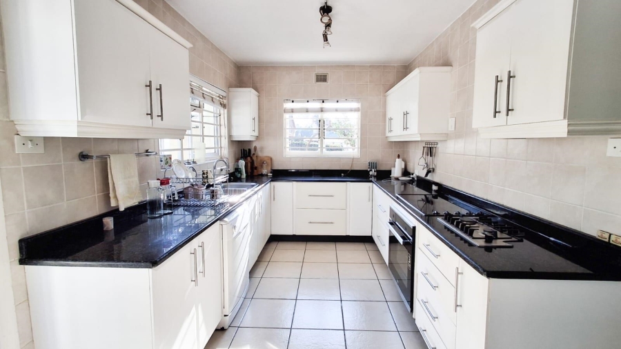 5 Bedroom Property for Sale in Greendale KwaZulu-Natal