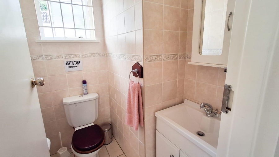 5 Bedroom Property for Sale in Greendale KwaZulu-Natal