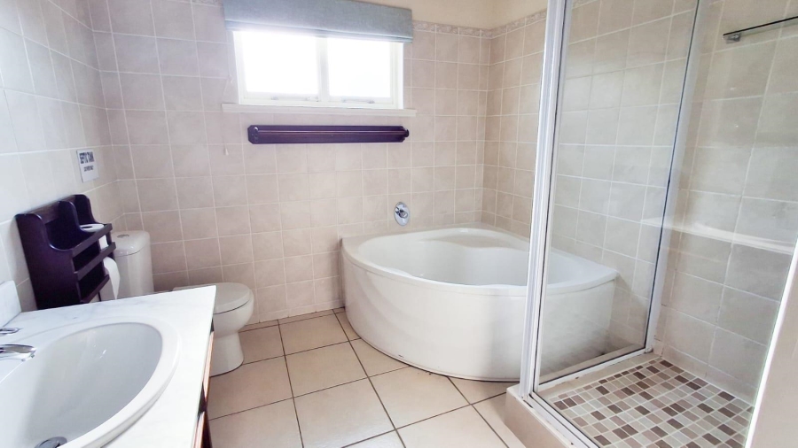 5 Bedroom Property for Sale in Greendale KwaZulu-Natal