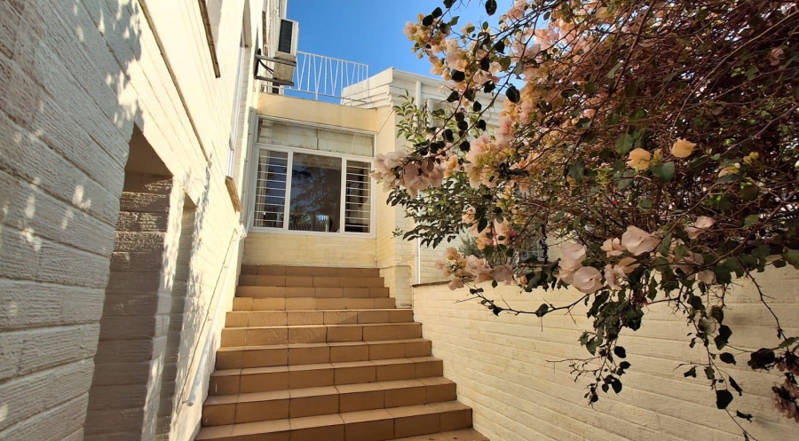 5 Bedroom Property for Sale in Greendale KwaZulu-Natal