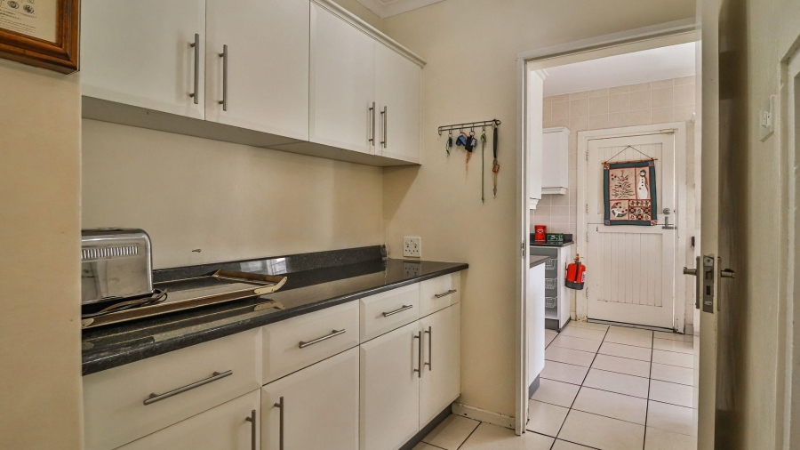 5 Bedroom Property for Sale in Greendale KwaZulu-Natal