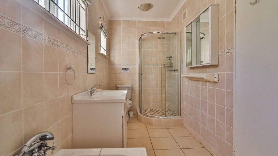 5 Bedroom Property for Sale in Greendale KwaZulu-Natal