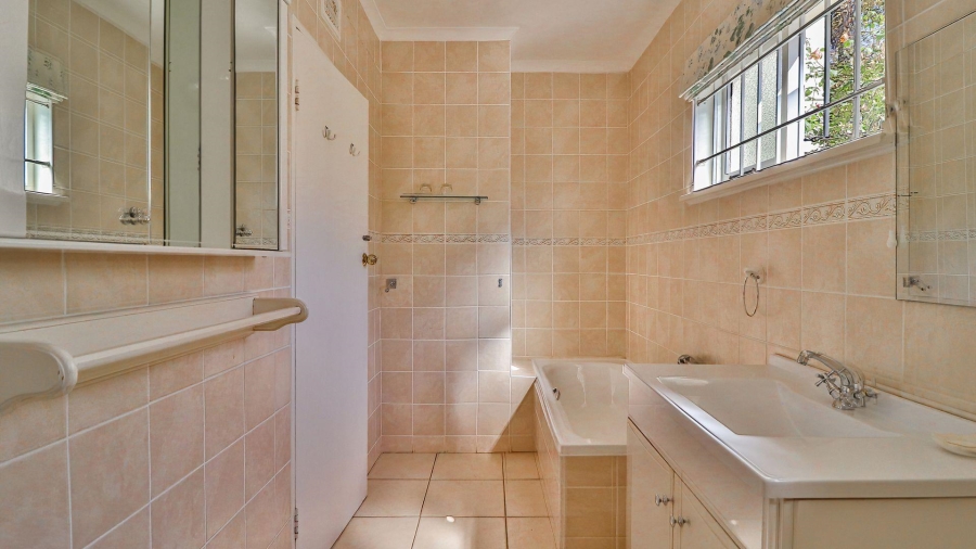 5 Bedroom Property for Sale in Greendale KwaZulu-Natal