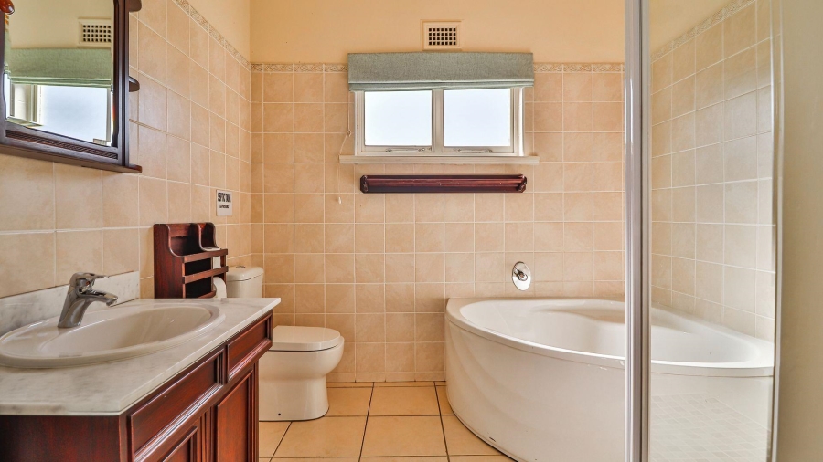 5 Bedroom Property for Sale in Greendale KwaZulu-Natal