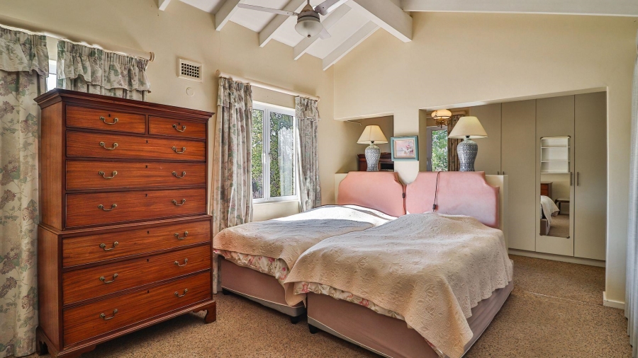 5 Bedroom Property for Sale in Greendale KwaZulu-Natal