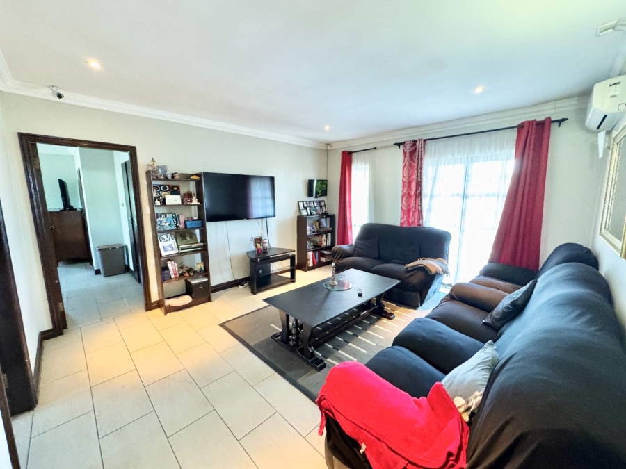 To Let 6 Bedroom Property for Rent in Somerset Park KwaZulu-Natal