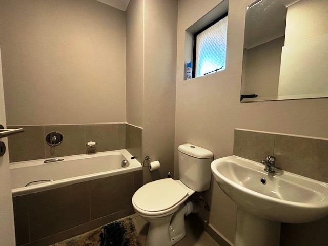 2 Bedroom Property for Sale in Waterfall KwaZulu-Natal