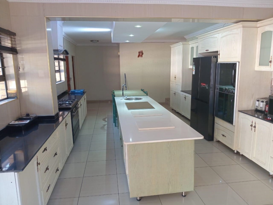 6 Bedroom Property for Sale in Meer En See KwaZulu-Natal
