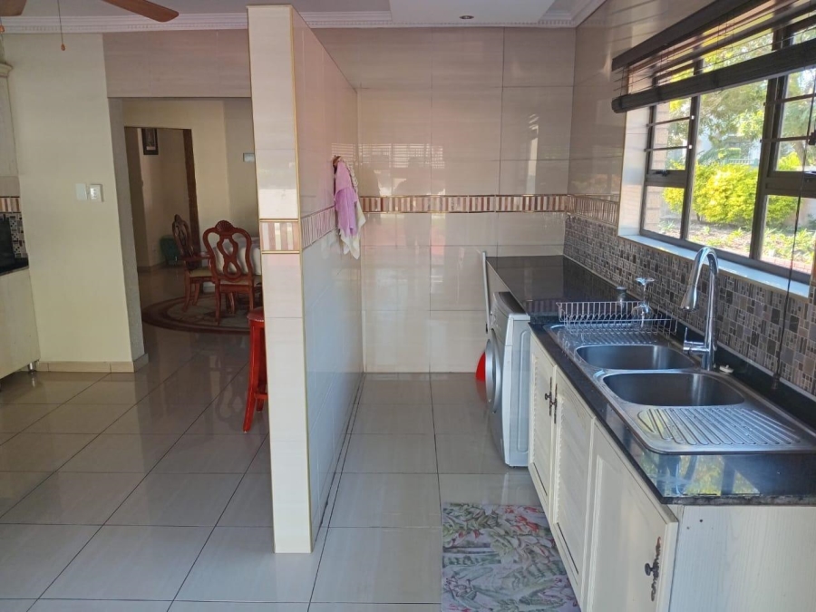 6 Bedroom Property for Sale in Meer En See KwaZulu-Natal