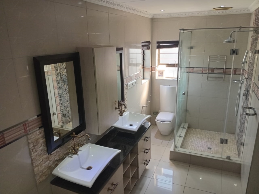 6 Bedroom Property for Sale in Meer En See KwaZulu-Natal