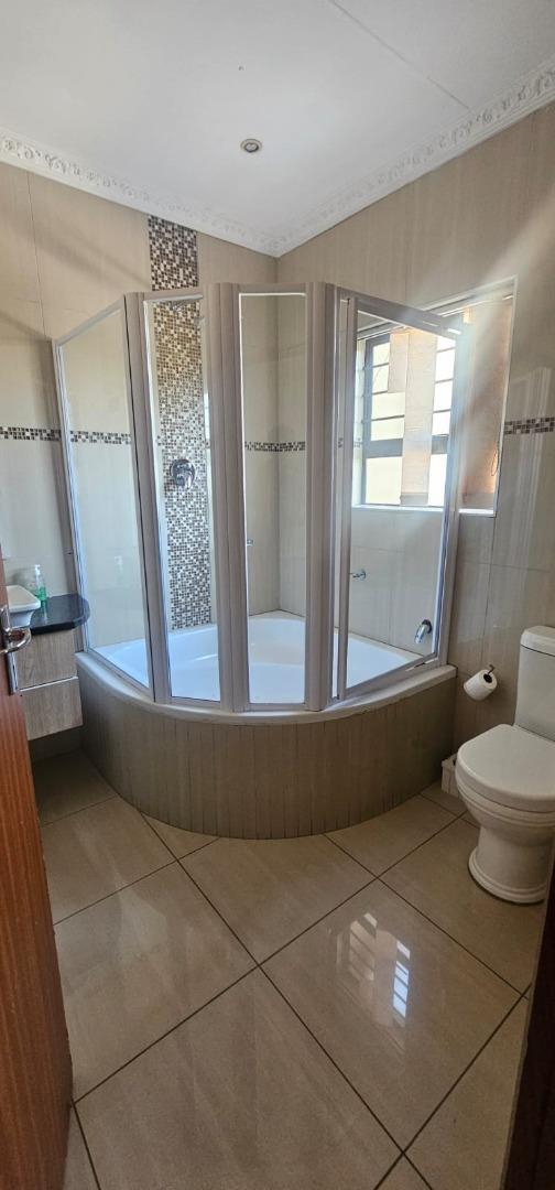 6 Bedroom Property for Sale in Meer En See KwaZulu-Natal