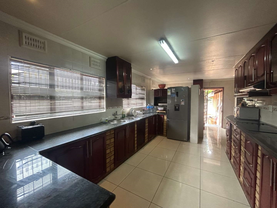 4 Bedroom Property for Sale in Amanzimtoti KwaZulu-Natal
