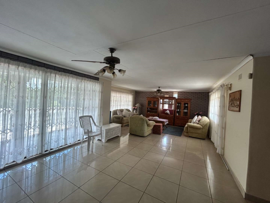 4 Bedroom Property for Sale in Amanzimtoti KwaZulu-Natal